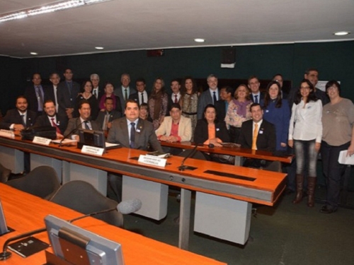 PL que obriga farmacêuticos nas farmácias do SUS é aprovado