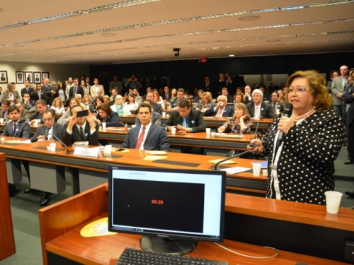 NA CÂMARA, CFF DEFENDE ENSINO PRESENCIAL COMO FATOR ESSENCIAL NA FORMAÇÃO EM SAÚDE