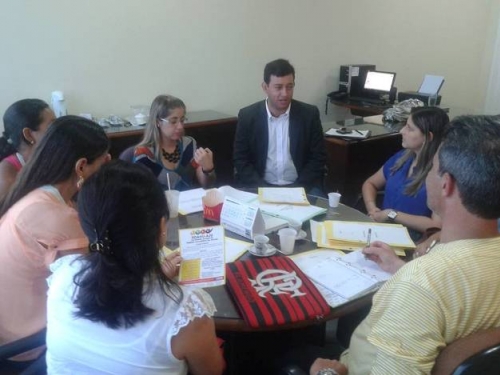  Comissão de Farmácia Hospitalar discute implantação do CIM