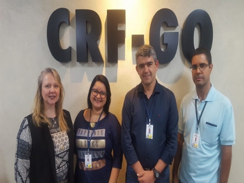 VICE-PRESIDENTE E FUNCIONÁRIOS DO CRF/SE VISITAM CRF/GO