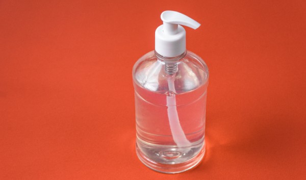 Álcool líquido 70% proibido: saiba quais produtos podem ser vendidos em farmácias