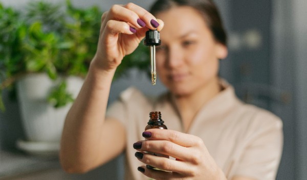 CFF regulamenta a atuação do farmacêutico na Aromaterapia e no uso de óleos essenciais