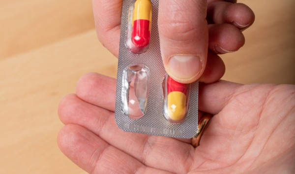 Pesquisa revela que 9 entre 10 brasileiros se automedicam