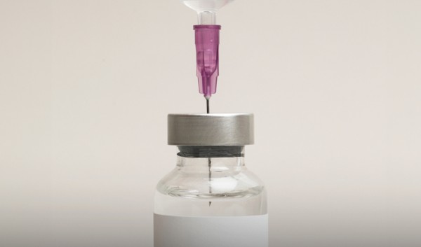 CFF aprova resolução que regulamenta a prescrição e administração de produtos injetáveis por farmacêuticos