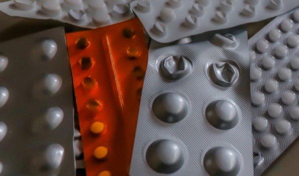 Projeto considera infração sanitária a publicação de texto que estimule a automedicação