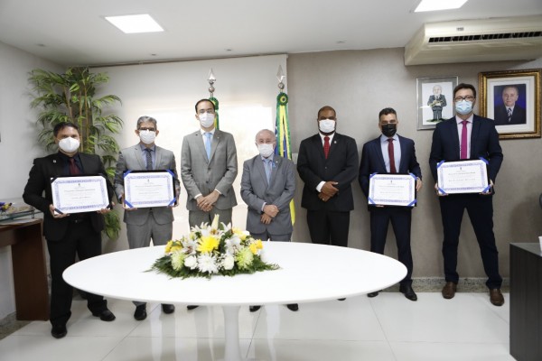 Três farmacêuticos são agraciados com o título de Cidadão Sergipano