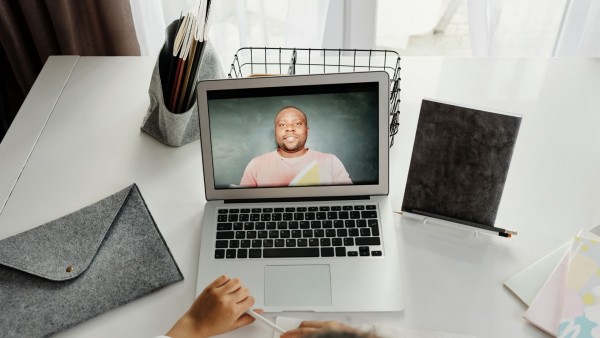 Ciclo de palestras online aborda estética na área farmacêutica