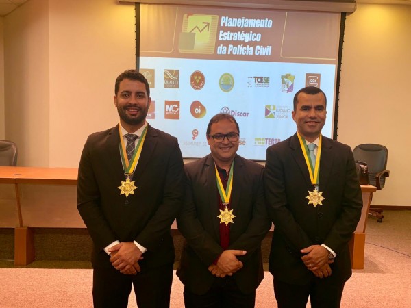 Farmacêutico é agraciado com a medalha do mérito policial civil