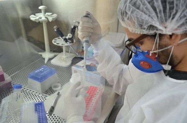 Equipe do Lacen trabalha na detecção de variantes da Covid-19 em Sergipe