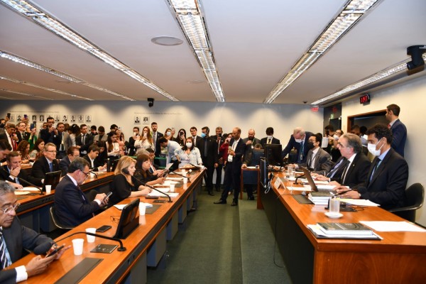 Pedido de vista deixa votação de Projeto do Piso do Farmacêutico para 2023