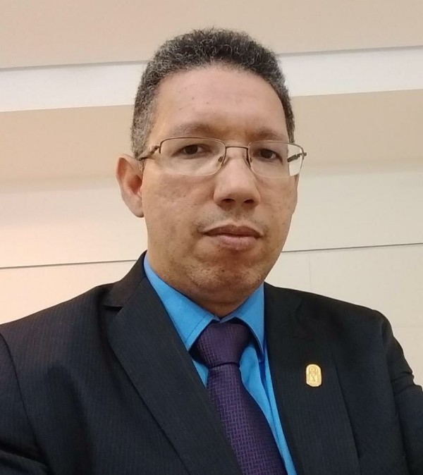 Bastidores da atuação farmacêutica: professor de farmácia uma vocação descoberta ao longo da carreira