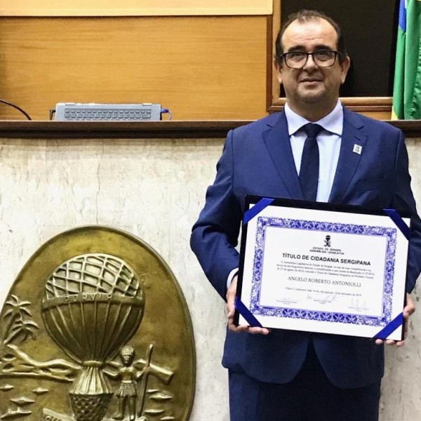 CONSELHEIRA FEDERAL PARTICIPA DE CERIMÔNIA DE ENTREGA DO TÍTULO DE CIDADÃO SERGIPANO AO FARMACÊUTICO ANGELO ANTONIOLLI