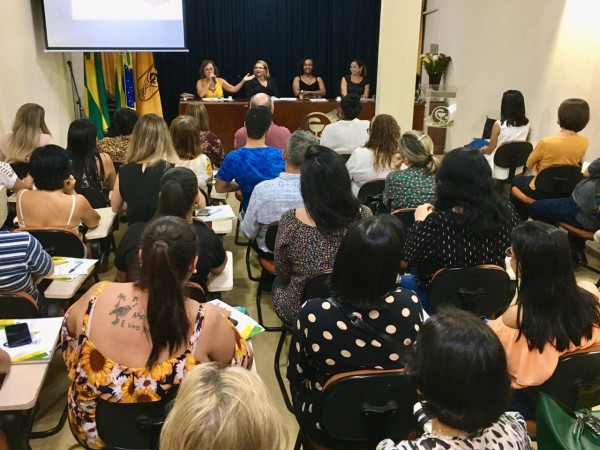 HOMEOPATIA E DEPRESSÃO É TEMA DE MESA REDONDA REALIZADA NO CRF/SE
