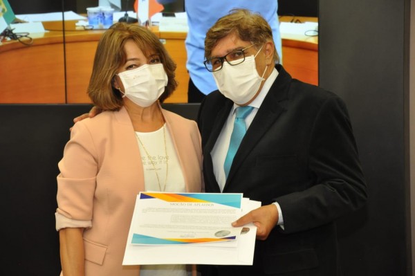 CRF/SE ENTREGA MOÇÃO DE APLAUSOS AO PRESIDENTE DO CFF