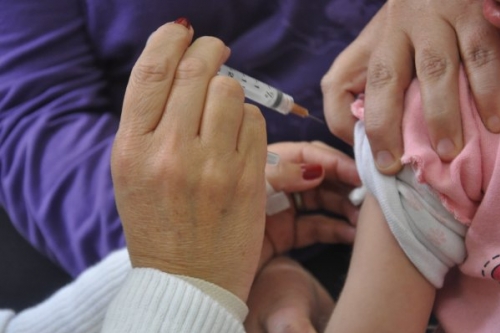 Vacinação contra pólio e sarampo tem início no dia 8