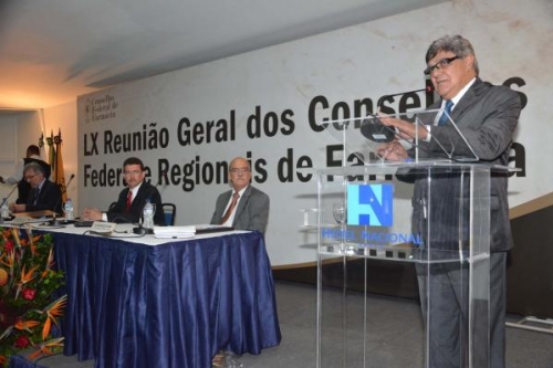 Presidente do CFF pede unidade contra desregulamentação profissional